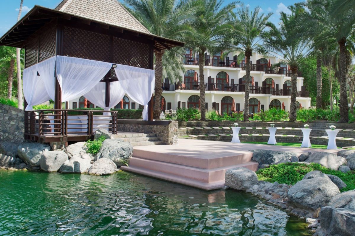 JA Palm Tree Court